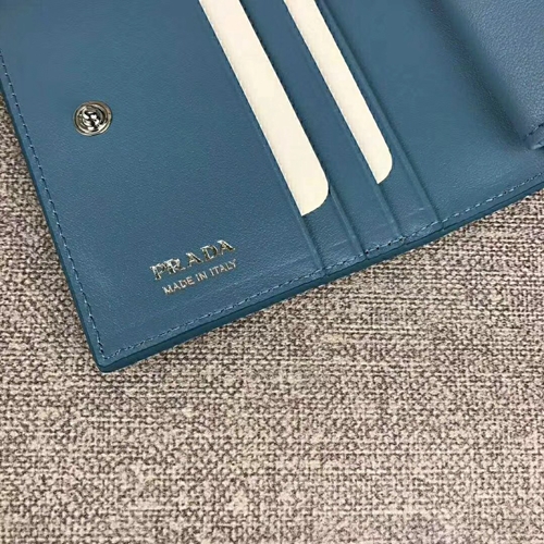 プラダ財布素材ディテール